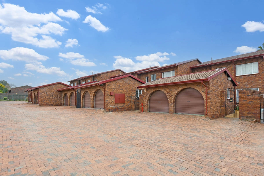 3 Bedroom Property for Sale in Buccleuch Gauteng