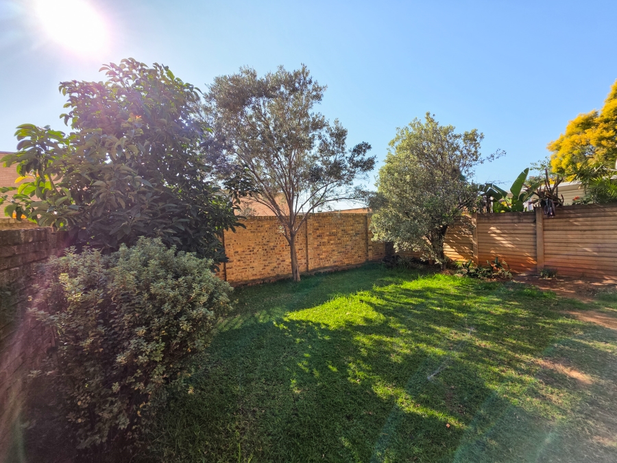2 Bedroom Property for Sale in Faerie Glen Gauteng