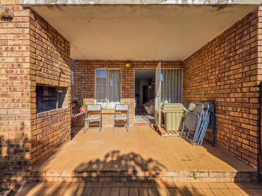 2 Bedroom Property for Sale in Faerie Glen Gauteng