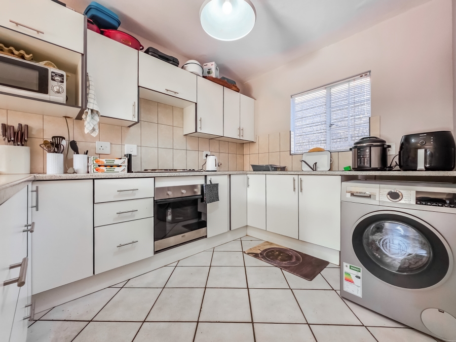 2 Bedroom Property for Sale in Faerie Glen Gauteng