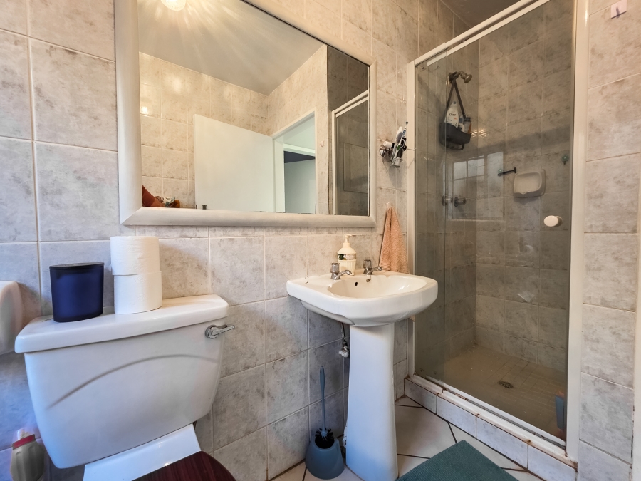 2 Bedroom Property for Sale in Faerie Glen Gauteng