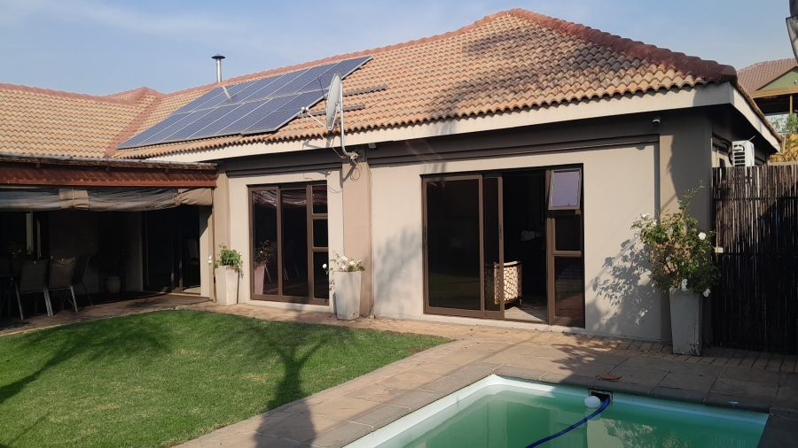 4 Bedroom Property for Sale in Vanderbijlpark SE 8 Gauteng