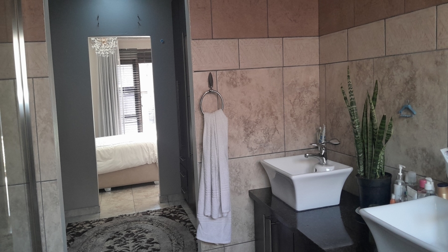 4 Bedroom Property for Sale in Vanderbijlpark SE 8 Gauteng