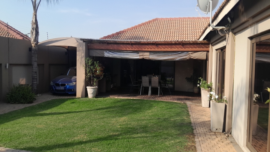 4 Bedroom Property for Sale in Vanderbijlpark SE 8 Gauteng