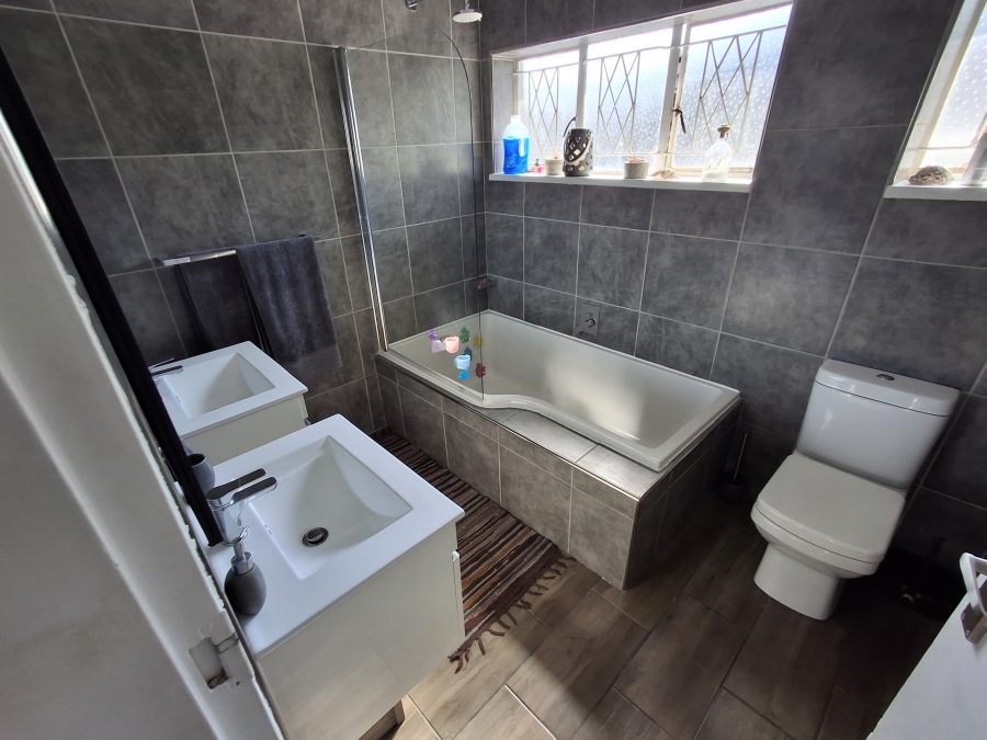 5 Bedroom Property for Sale in Northmead Gauteng