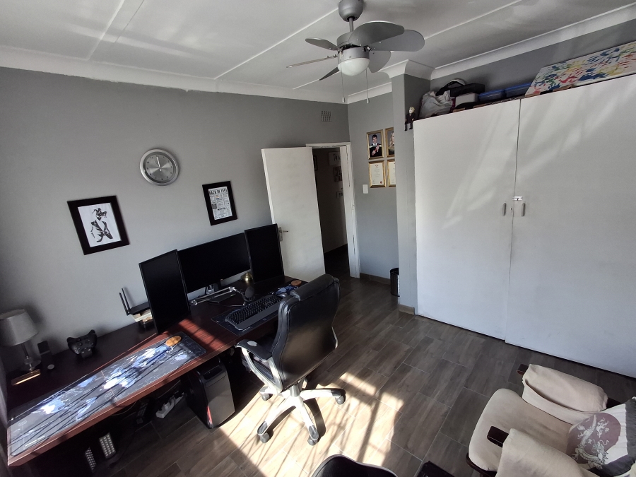 5 Bedroom Property for Sale in Northmead Gauteng