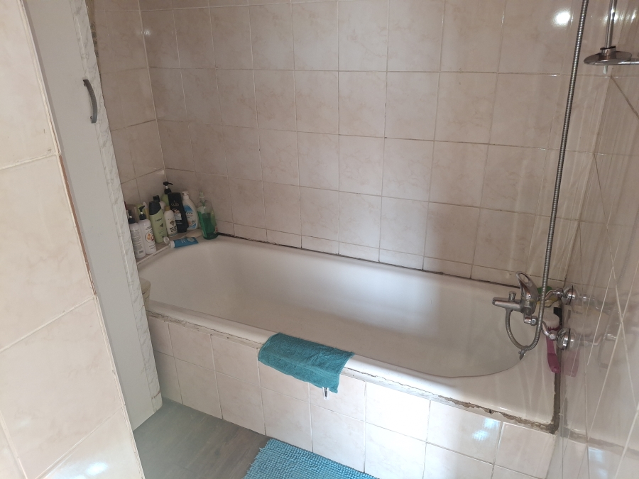 5 Bedroom Property for Sale in Northmead Gauteng