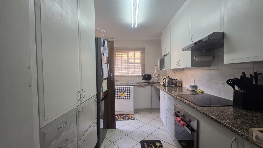 2 Bedroom Property for Sale in The Wilds Gauteng