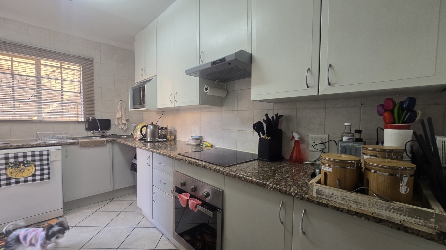 2 Bedroom Property for Sale in The Wilds Gauteng