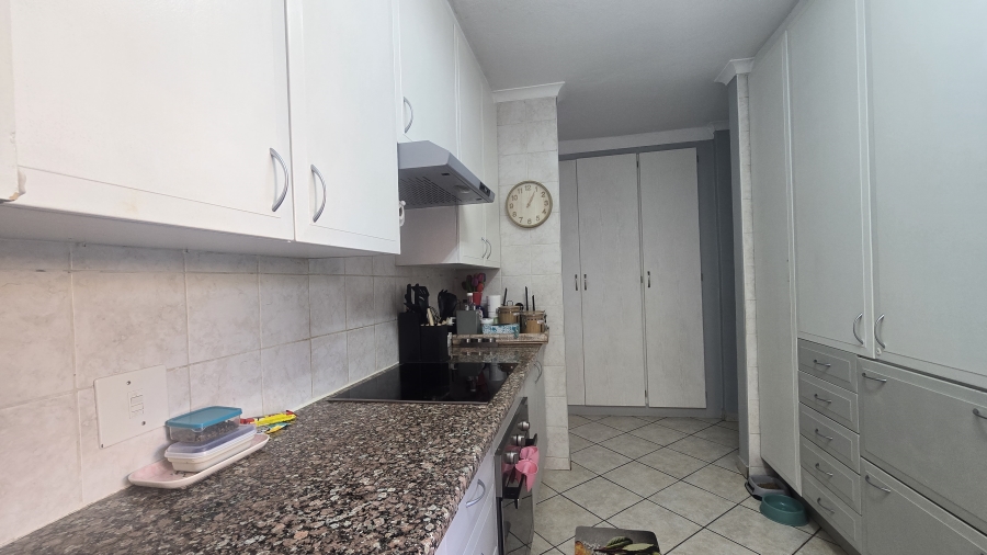 2 Bedroom Property for Sale in The Wilds Gauteng