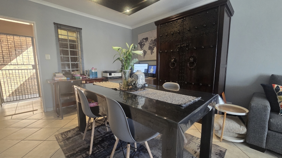 2 Bedroom Property for Sale in The Wilds Gauteng