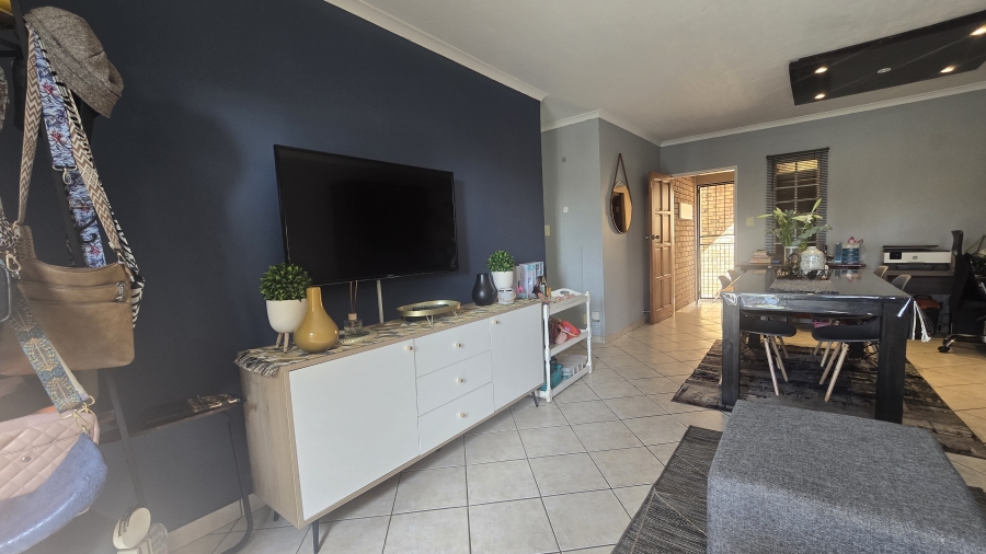 2 Bedroom Property for Sale in The Wilds Gauteng