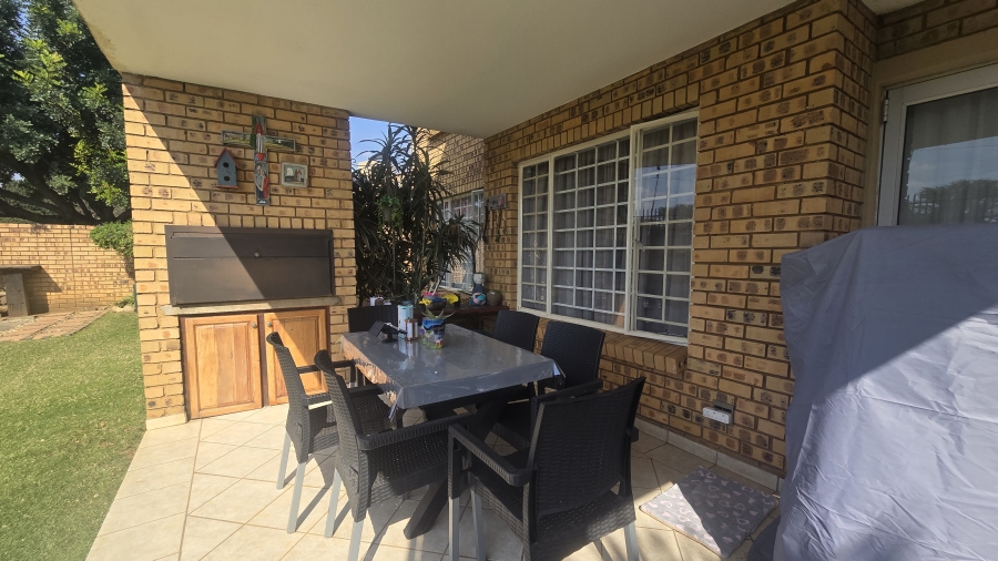 2 Bedroom Property for Sale in The Wilds Gauteng