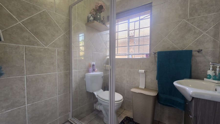 2 Bedroom Property for Sale in The Wilds Gauteng