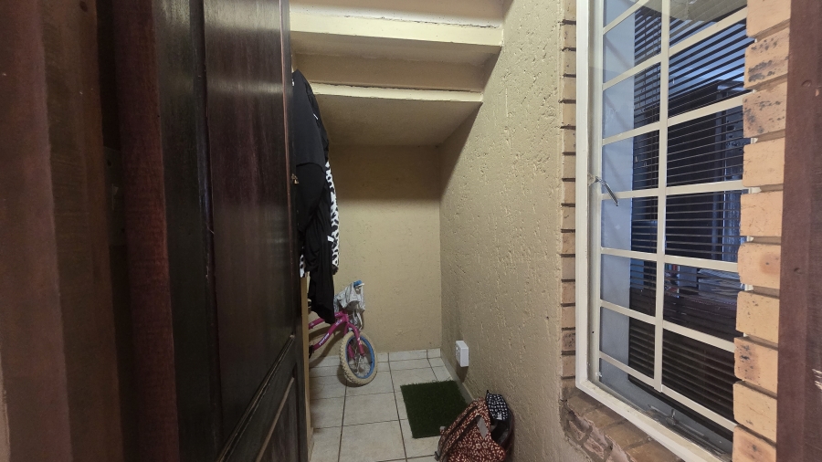 2 Bedroom Property for Sale in The Wilds Gauteng