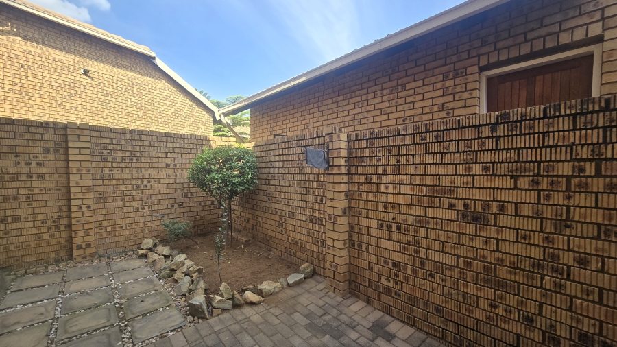 2 Bedroom Property for Sale in The Wilds Gauteng