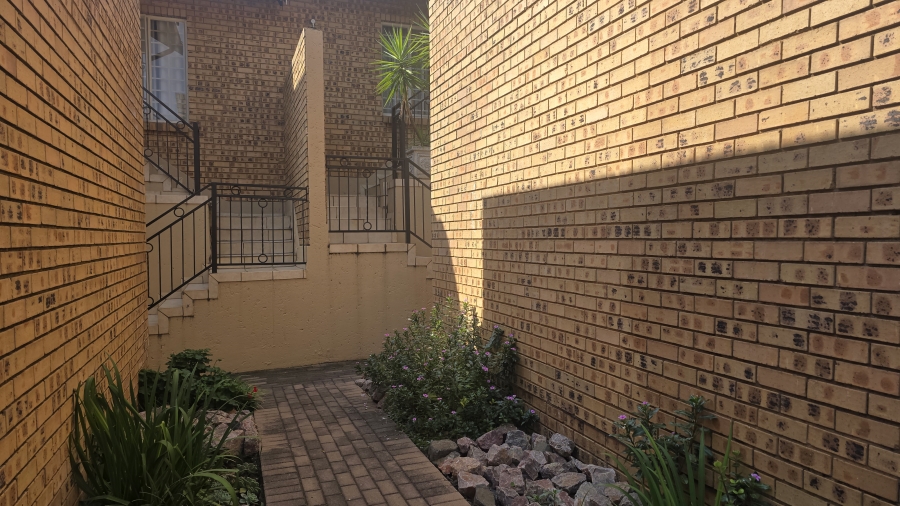 2 Bedroom Property for Sale in The Wilds Gauteng