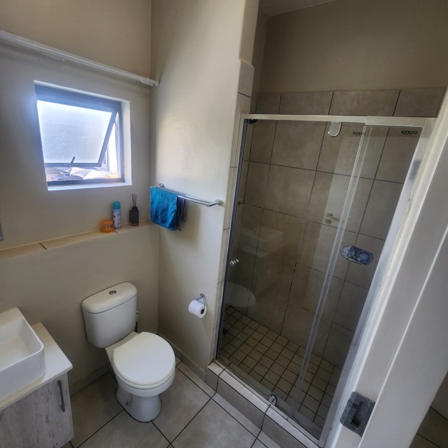 2 Bedroom Property for Sale in Grand Central Gauteng