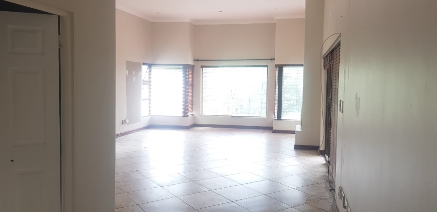 3 Bedroom Property for Sale in Featherbrooke Estate Gauteng
