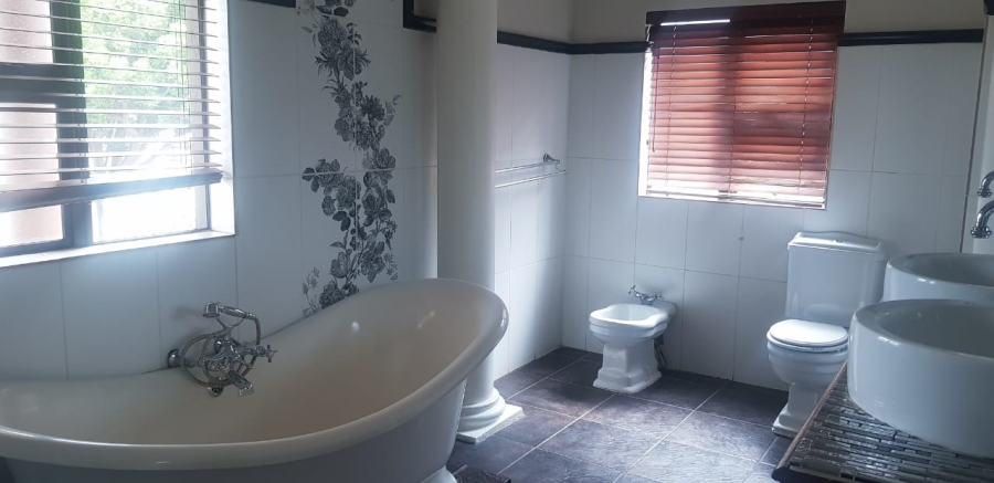 3 Bedroom Property for Sale in Featherbrooke Estate Gauteng