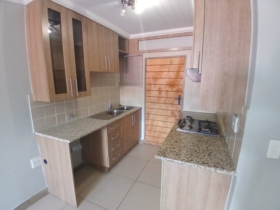 To Let 2 Bedroom Property for Rent in Waverley Gauteng