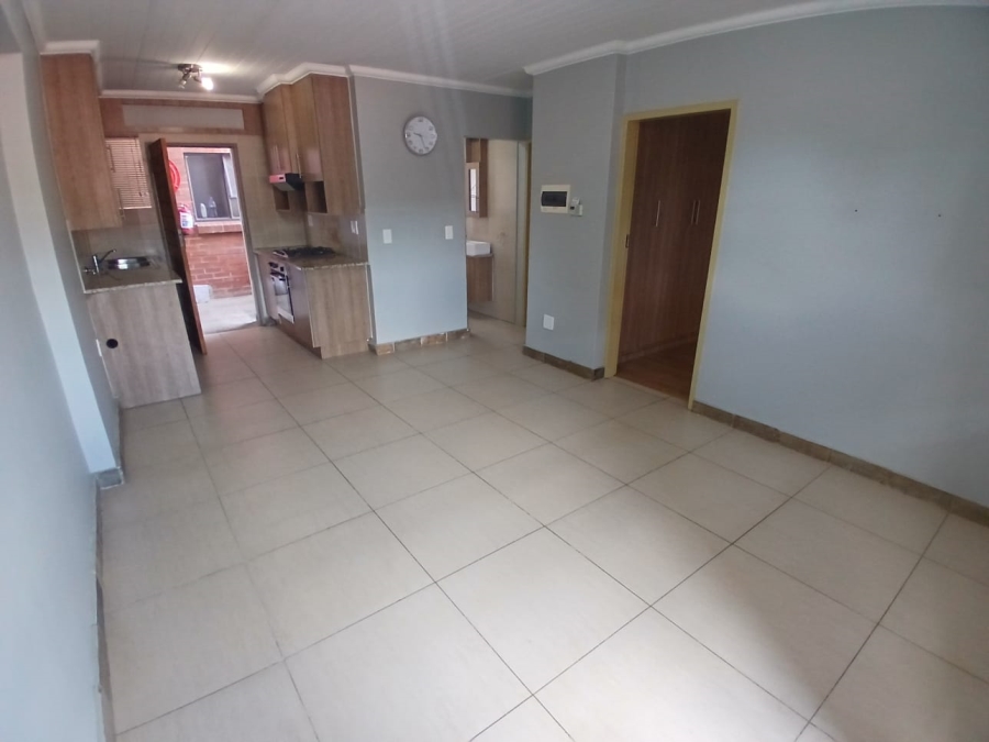 To Let 2 Bedroom Property for Rent in Waverley Gauteng