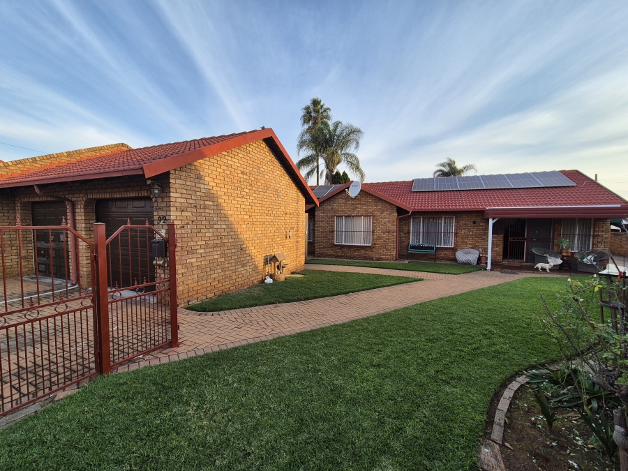 3 Bedroom Property for Sale in Wierda Park Gauteng