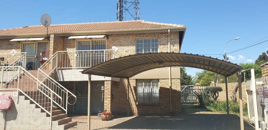 2 Bedroom Property for Sale in Helikonpark Gauteng