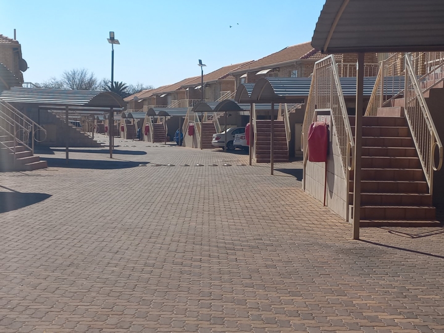 2 Bedroom Property for Sale in Helikonpark Gauteng