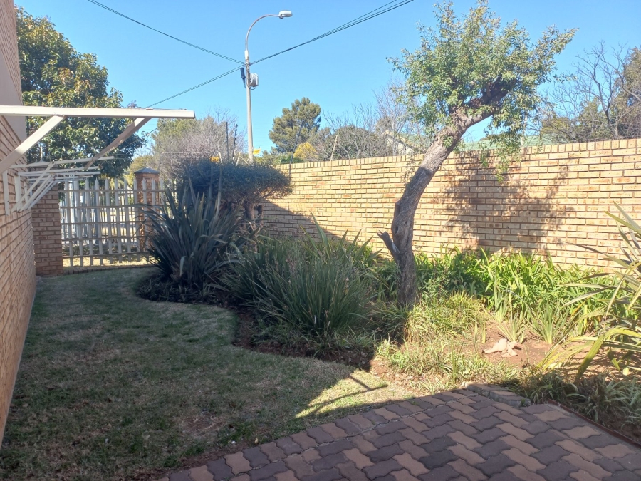 2 Bedroom Property for Sale in Helikonpark Gauteng