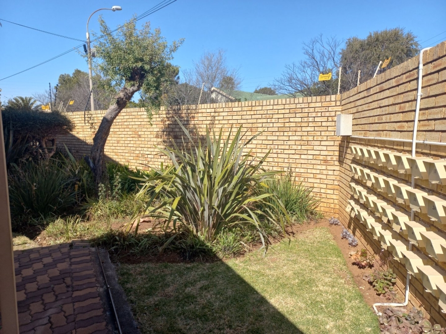 2 Bedroom Property for Sale in Helikonpark Gauteng