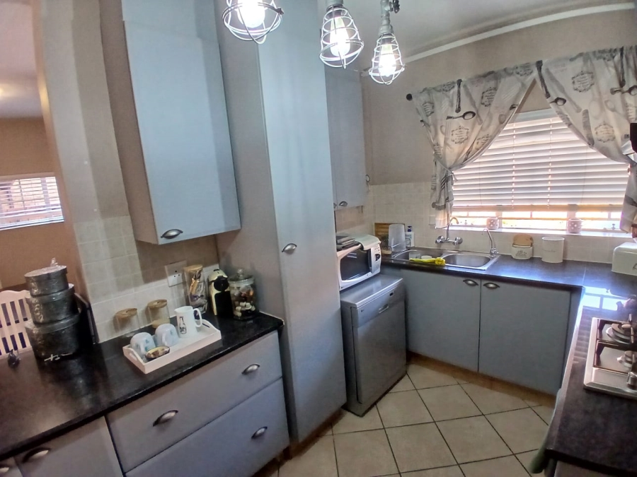 To Let 3 Bedroom Property for Rent in Sinoville Gauteng