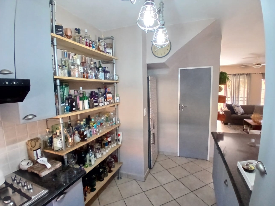 To Let 3 Bedroom Property for Rent in Sinoville Gauteng