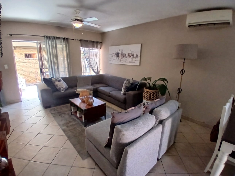 To Let 3 Bedroom Property for Rent in Sinoville Gauteng