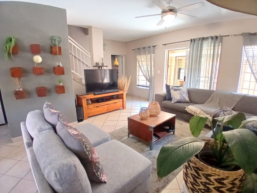 To Let 3 Bedroom Property for Rent in Sinoville Gauteng