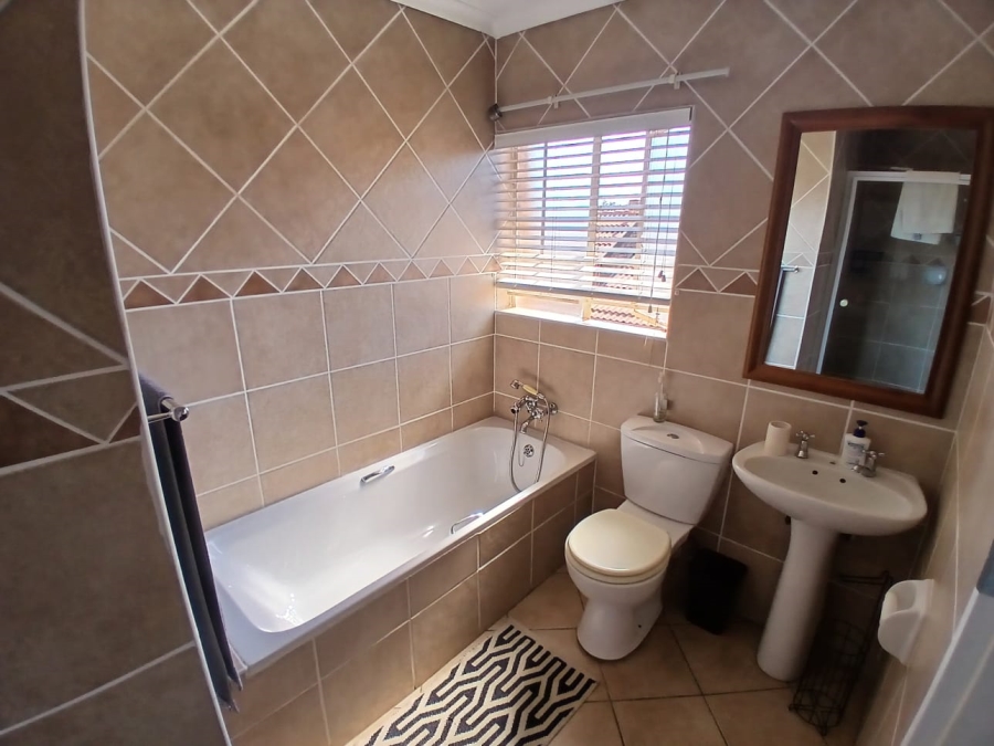 To Let 3 Bedroom Property for Rent in Sinoville Gauteng