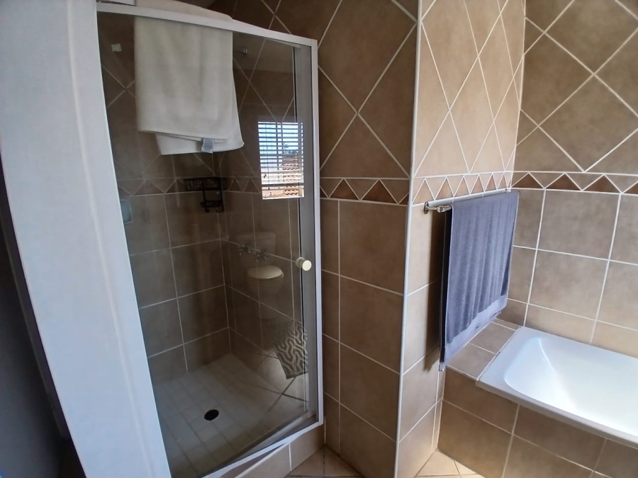 To Let 3 Bedroom Property for Rent in Sinoville Gauteng