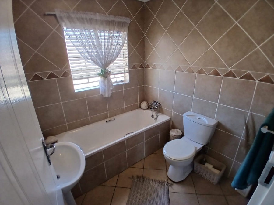 To Let 3 Bedroom Property for Rent in Sinoville Gauteng
