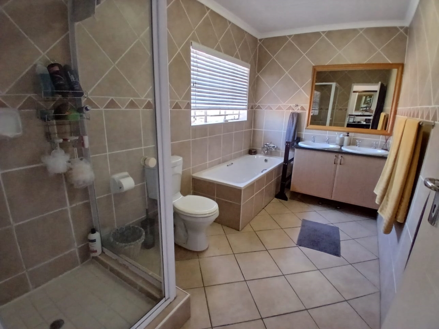 To Let 3 Bedroom Property for Rent in Sinoville Gauteng