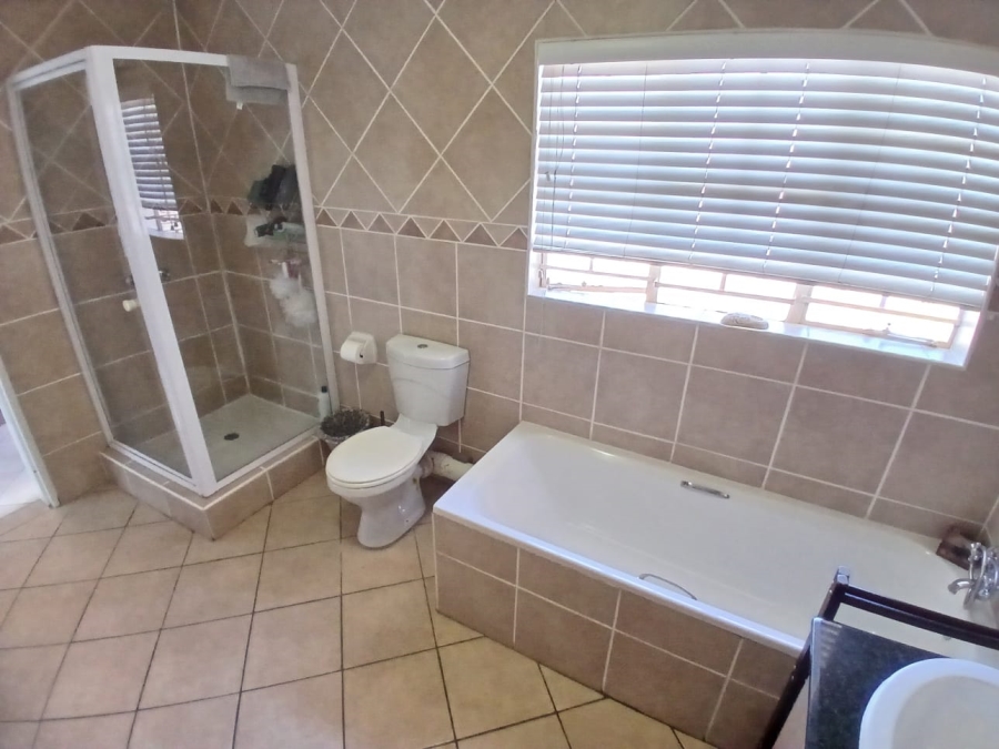 To Let 3 Bedroom Property for Rent in Sinoville Gauteng