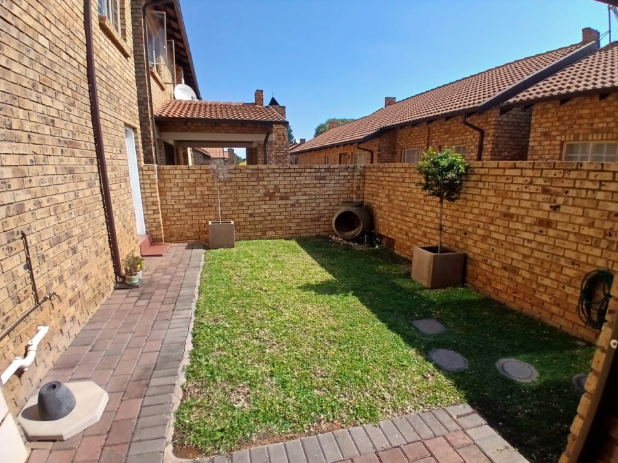 To Let 3 Bedroom Property for Rent in Sinoville Gauteng