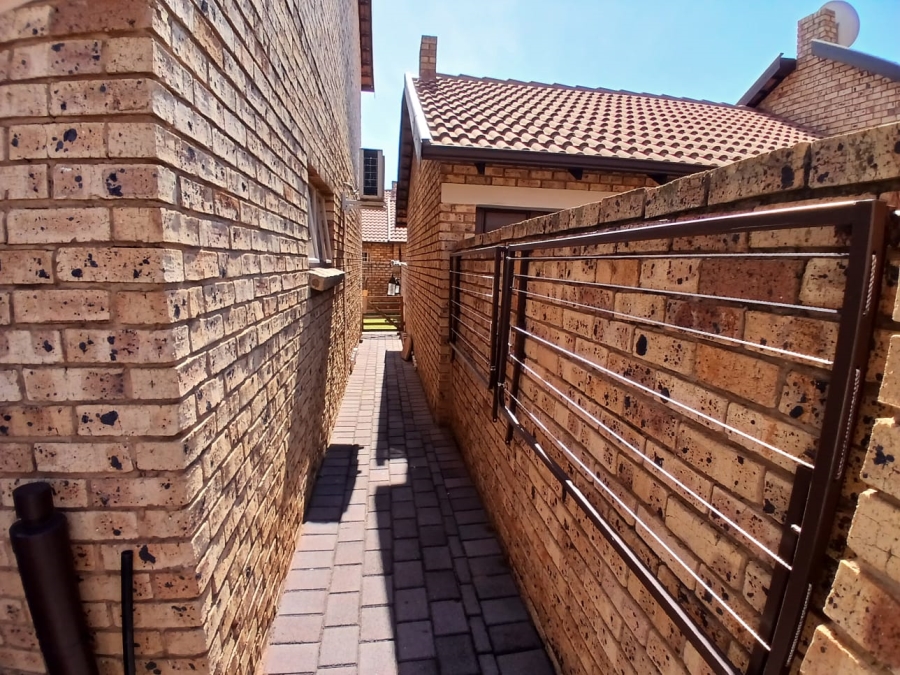 To Let 3 Bedroom Property for Rent in Sinoville Gauteng
