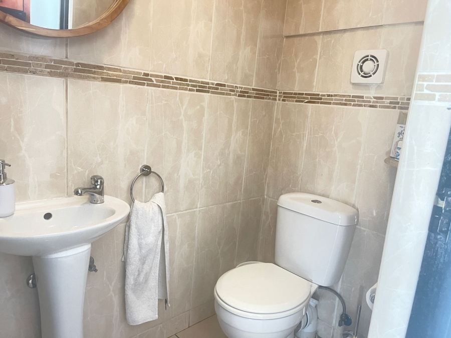 To Let 3 Bedroom Property for Rent in Thatchfield Estate Gauteng