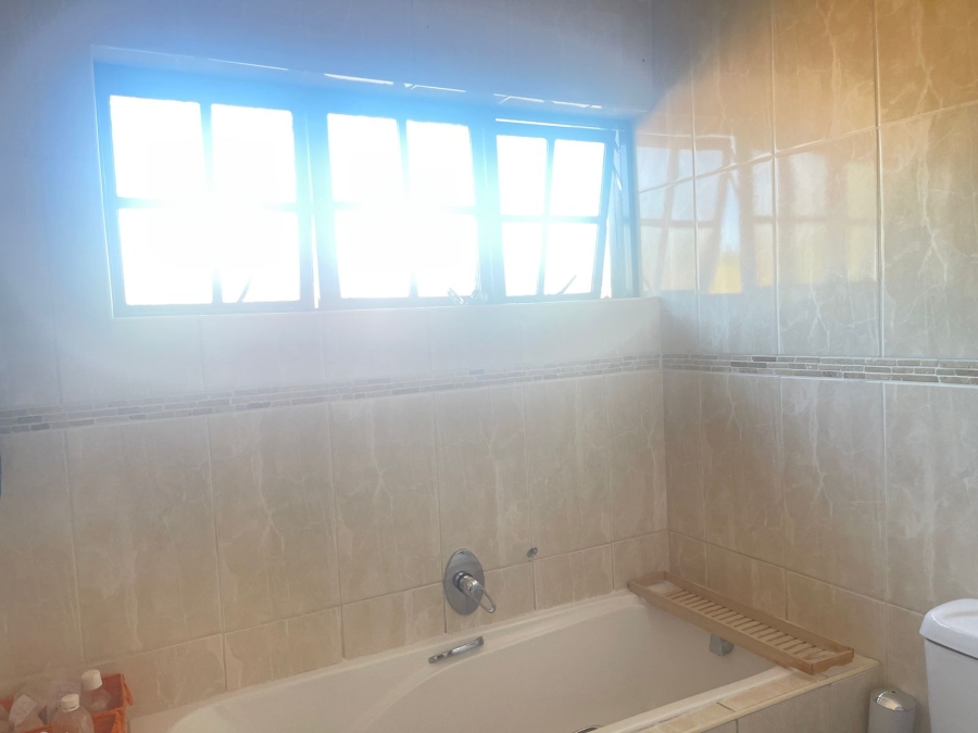 To Let 3 Bedroom Property for Rent in Thatchfield Estate Gauteng