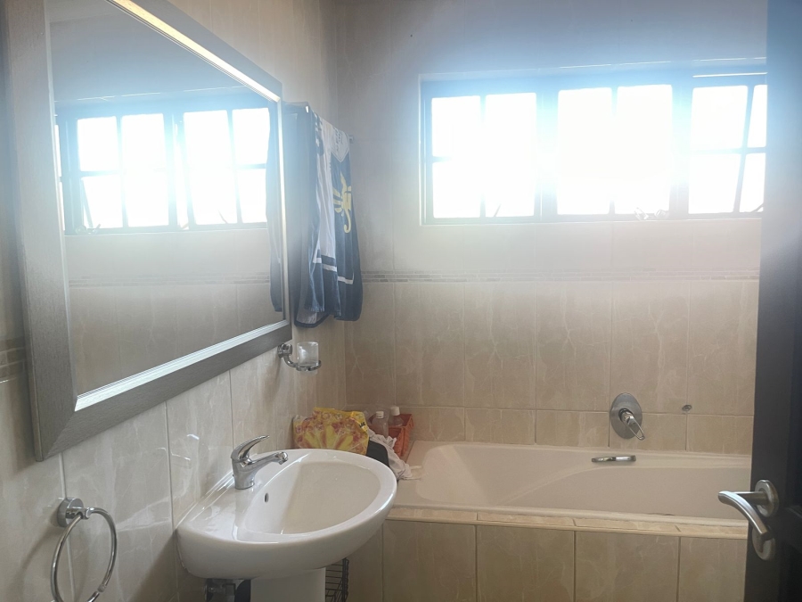 To Let 3 Bedroom Property for Rent in Thatchfield Estate Gauteng
