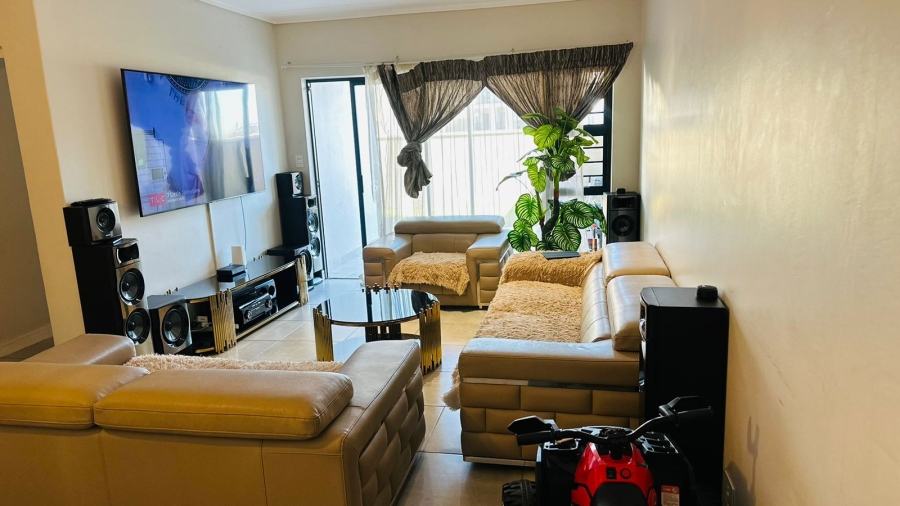 3 Bedroom Property for Sale in Waterfall Gauteng