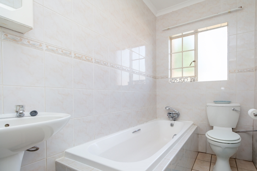 3 Bedroom Property for Sale in Fairland Gauteng