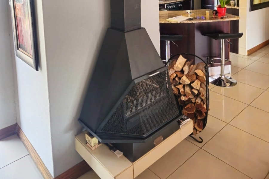 4 Bedroom Property for Sale in Falcon Ridge Gauteng