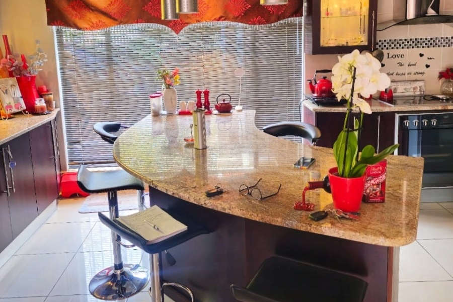 4 Bedroom Property for Sale in Falcon Ridge Gauteng