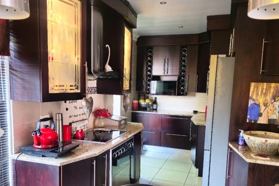 4 Bedroom Property for Sale in Falcon Ridge Gauteng